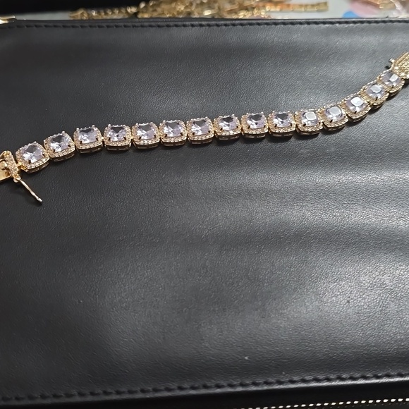 Jewelry - Picture 2 of 6